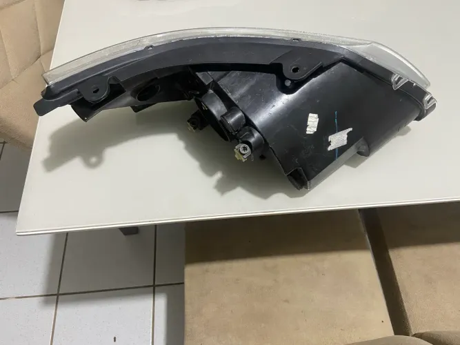 Vende-se um farol original lado esquerdo do gol g5