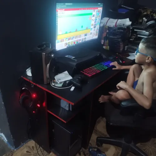 Mesa gamer com led