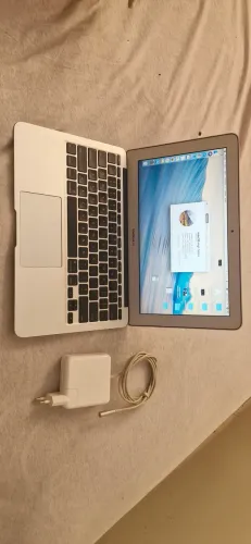 Macbook Air Apple - Mod. A1370 - Core I5 2Gb de Ram,. Ótimo estado, pouco uso!