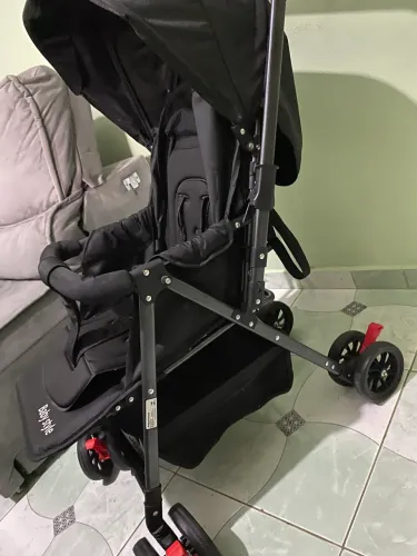 Carrinho de bebê usado