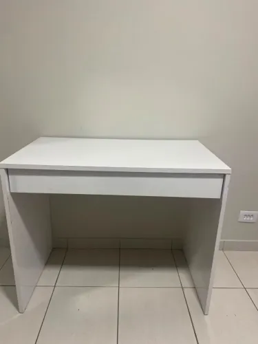Escrivaninha com gaveta