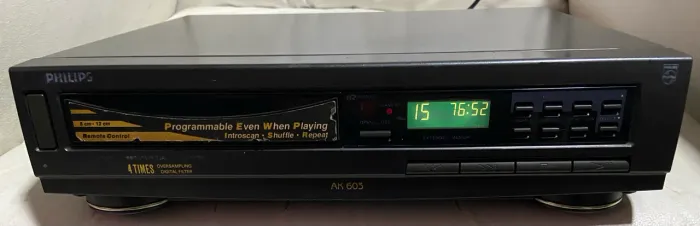 Toca cd de mesa som Philips AK 603 + brinde