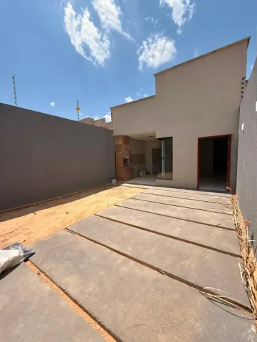 Casa Nova com 2 Quarto (1 Suíte), Quintal e Área de Churrasco no Residencial Castanheira