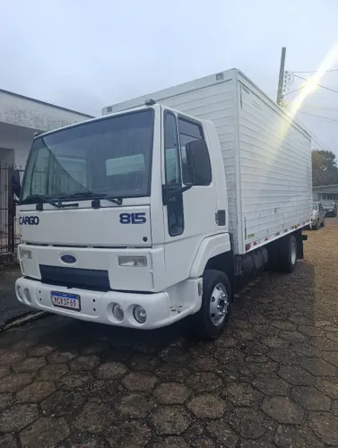 Ford Cargo 815 Baú de 5 20 Comprimento