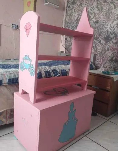 Baú e prateleira infantil
