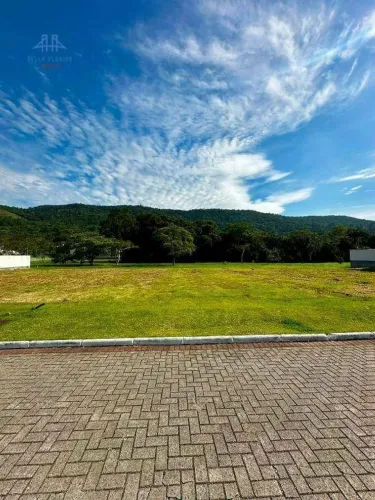 Excelente Terreno em Condomínio fechado de Alto Padrão em Ratones