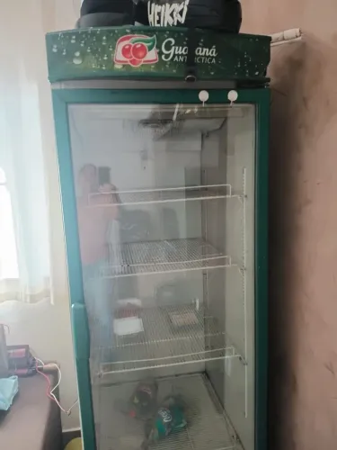 Vende-se Expositora de bebidas/Cervejeira
