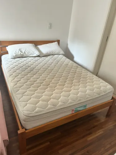 Cama de Casal Tok Stok + colchão casal
