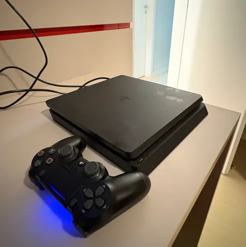 Playstation 4 Slim 1TB Usado