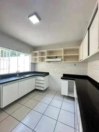 SANTA CLARA ALUGA CASA EM CONDOMÍNIO