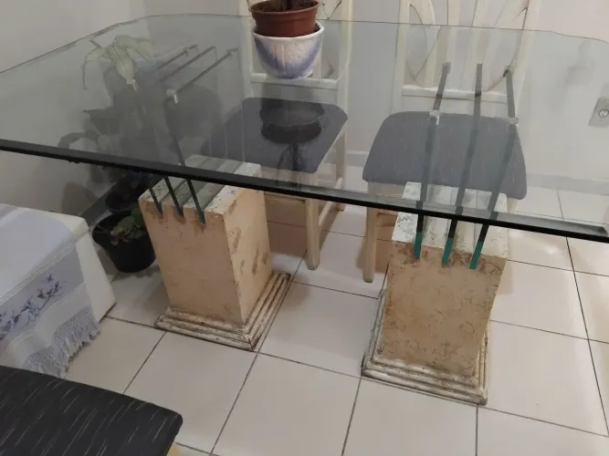 Mesa vidro 1,40 X 0,90 com 4 cadeiras