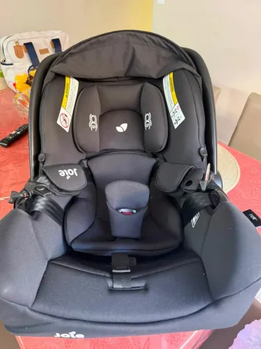 Bebê conforto Joie com base Isofix
