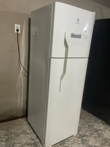 VENDO GELADEIRA ELECTROLUX 350 Litros Frost Free 127v Funcionando 03 Meses de Garantia 
