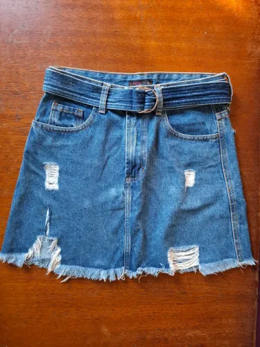Saia Jeans Destroyed com Cinto e Barra Desfiada