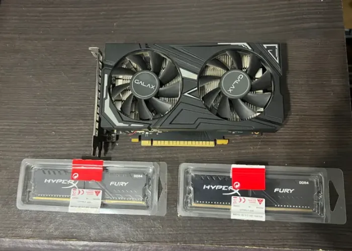 Placa de Vídeo GTX 1650 Galax + 16GB RAM DDR4 HYPERX (2x 8GB)