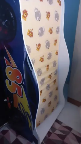 Vendo esta cama usada pouquíssima vezes, vão com o colchão 