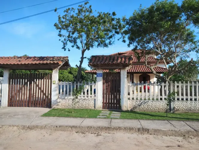 CASA COM 4 SUÍTES NO BALNEÁRIO em Praia Seca - Araruama - RJ