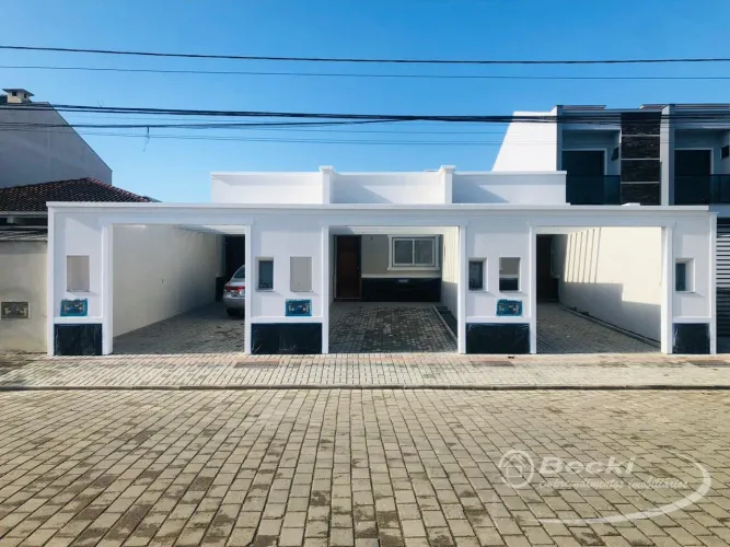Casa Geminada Alto Padrão no bairro João Costa - Joinville