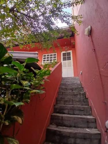 Apartamento tipo Casa, em Vila, com 4 quartos, 1 suíte, varanda interna, em frente ao metr