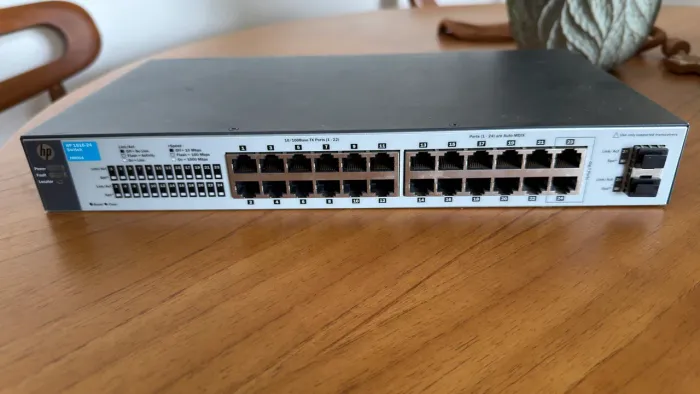Switch HP 1810-24 (J9801a) - 24 Portas