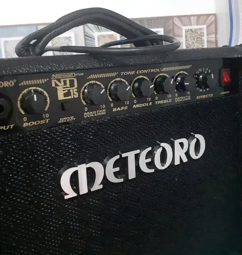 Caixa Cubo Amplificador de Guitarra Meteoro 15 Watts com efeitos - SÓ VENDA