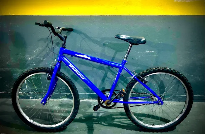 Bike semi-nova / Azul Linda !