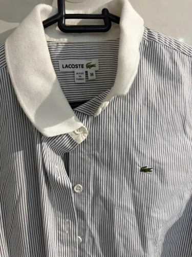 Camisa Lacoste feminina tamanho 38