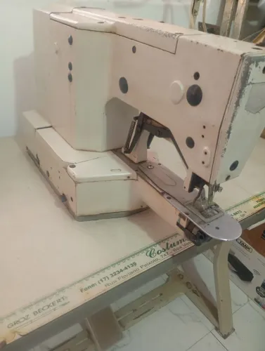 Vendo máquina de costura travete industrial