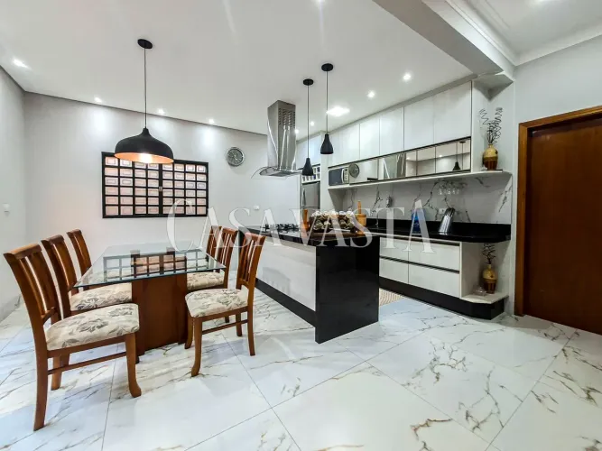 Casa na Av. Odorindo Perenha