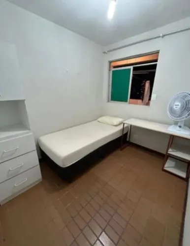 Procura-se MENINA para dividir apartamento