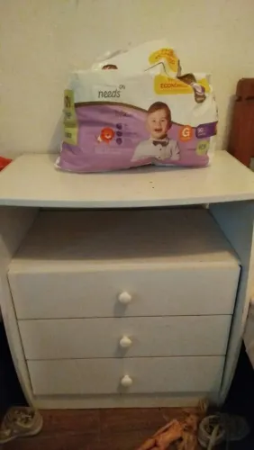 Cômoda e roupeiro aéreo infantil