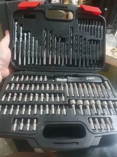Jogo de bits e brocas com estojo 101 peças Skil
