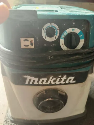Aspirador de pó e água Makita 100v 1050w potência