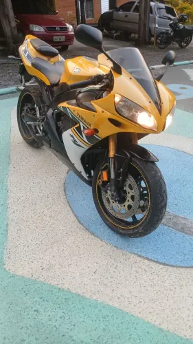 Yamaha R1 edição limitada 