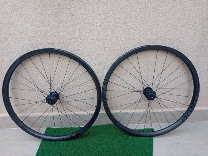 Par de Rodas Bontrager Koove Elite Carbono 30. Aro 29. 