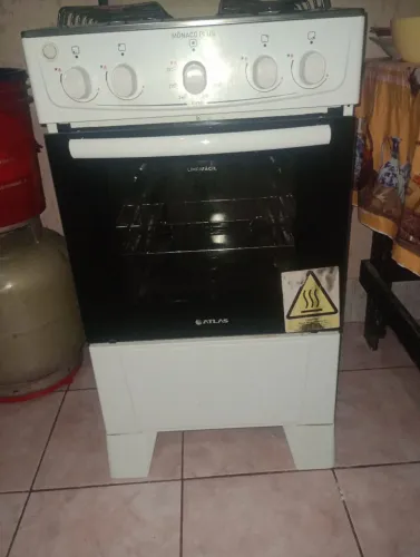  Fogão em perfeito estado  funcionando as quatro bocas o forno top