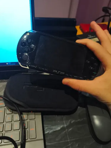 PSP3000 Desbloqueado + Carregador + Cabo de transferencia