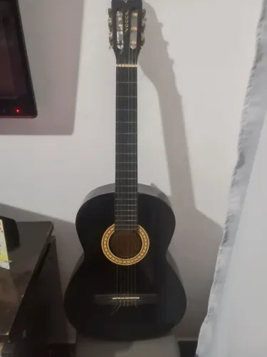 Vendo violão, pouco usado , raridade.