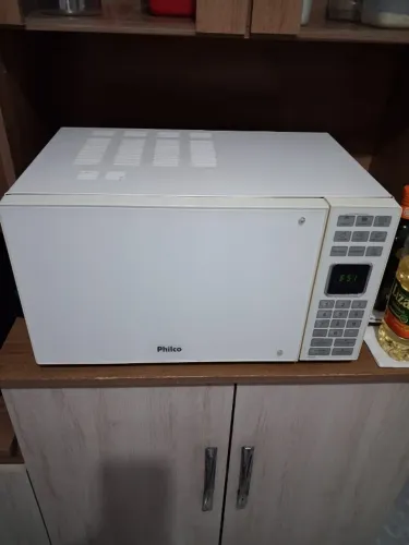 Forno de micro-ondas Philco 20 litros branco