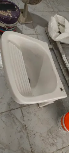 Tanque de roupas de louça grande