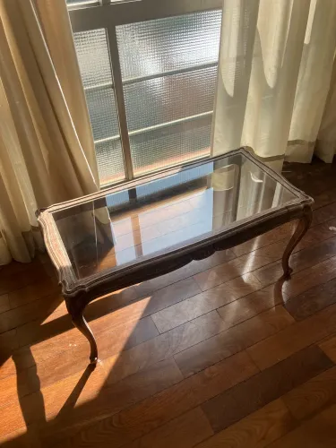 Mesinha de Centro com tampo de vidro