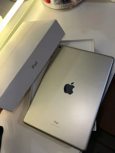 iPad 9ª geração 64GB Wi-Fi - Prata