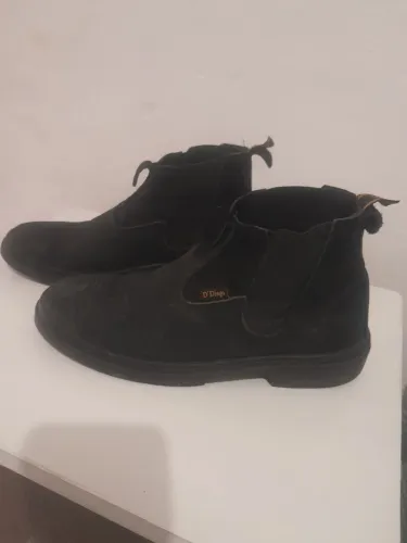 VENDO UMA BOTA EM OTIMO ESTADO