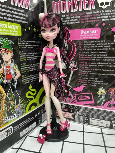Monster high draculaura skull shores