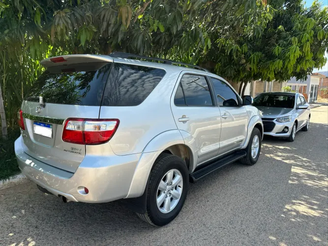 Toyota Hilux SW4 SRV D4-d 4X4 3.0 TDI Dies. AUT 2010