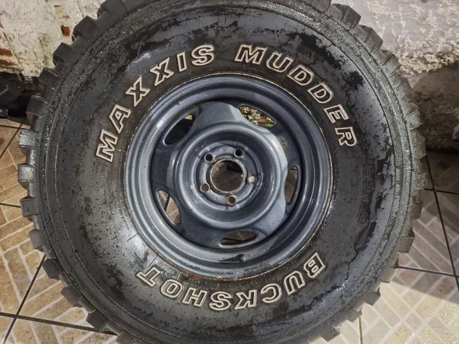 Rodas e pneus 33 x 12.5 x  15  Maxxis