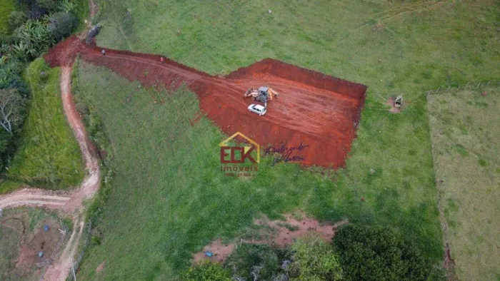 Sítio com 2 dormitórios à venda, 76000 m² por R$ 1.050.000 - Zona Rural - Sapucaí-Mirim/MG