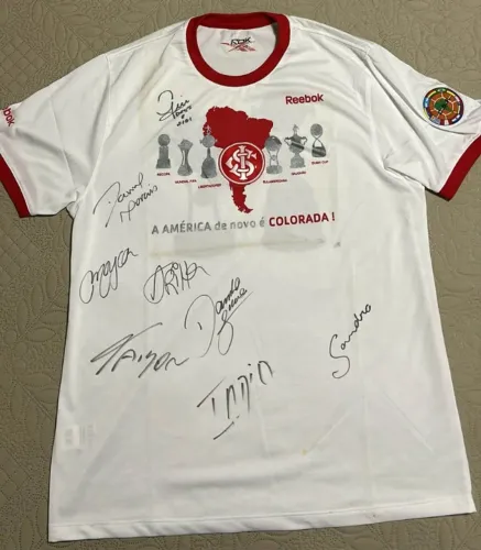 Camisa comemorativa Inter 2010 M - Autografada pelo elenco campeão