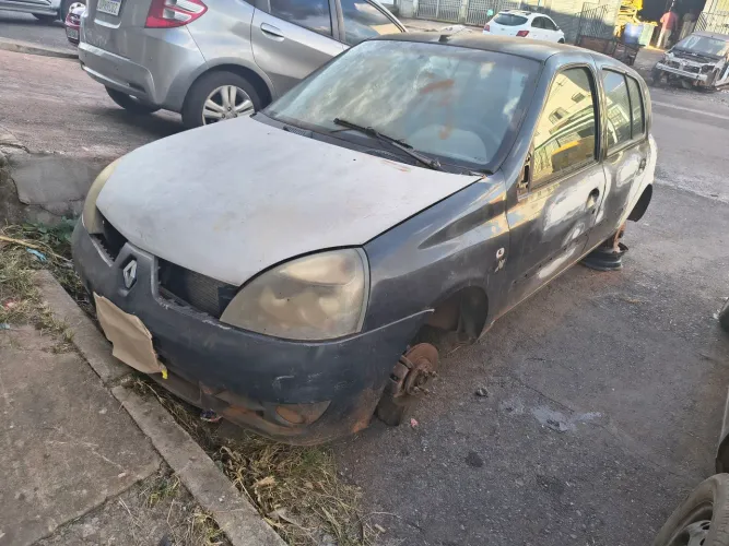Renault Clio " sucata vendo peças"