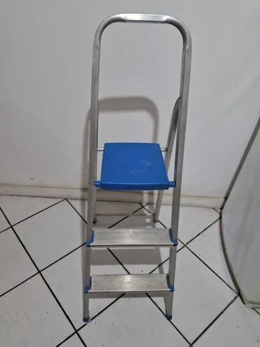 VENDO ESCADA 3 DEGRAUS DE ALUMÍNIO